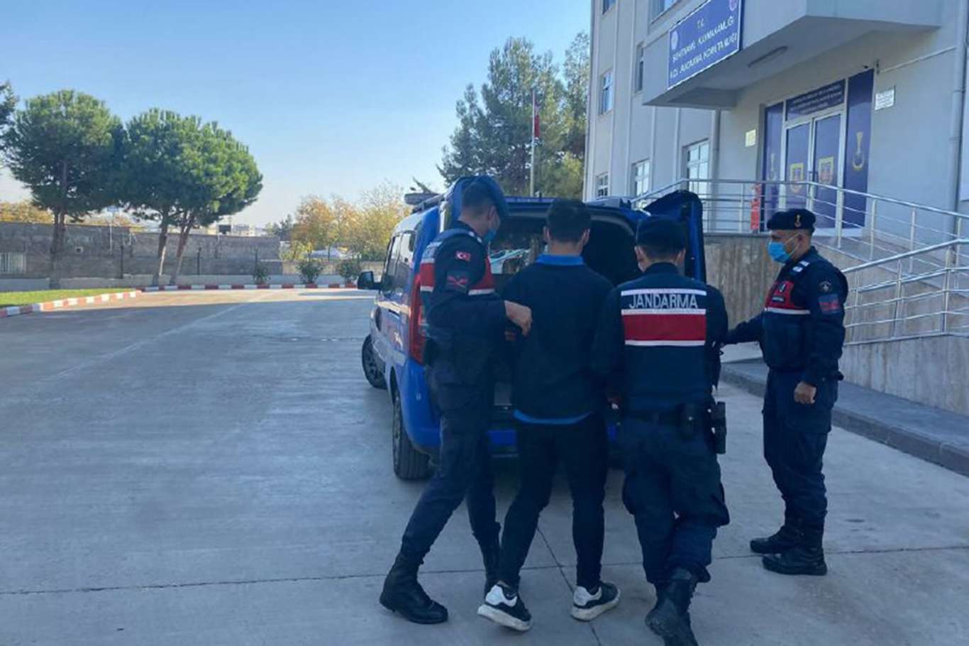Gaziantep'te müşterilerin kart bilgilerini kopyalayan şahıs tutuklandı Gaziantep'te müşterilerin kart bilgilerini kopyalayan şahıs tutuklandı